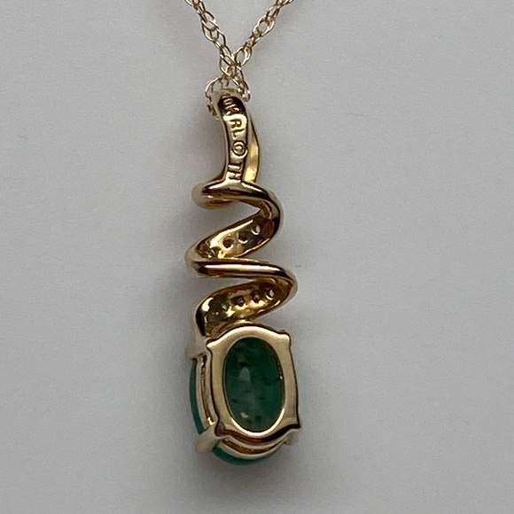 10K Yellow Gold Oval Shape Natural Emerald and Diamond Pendant and Chain NEW - Picture 8 of 9